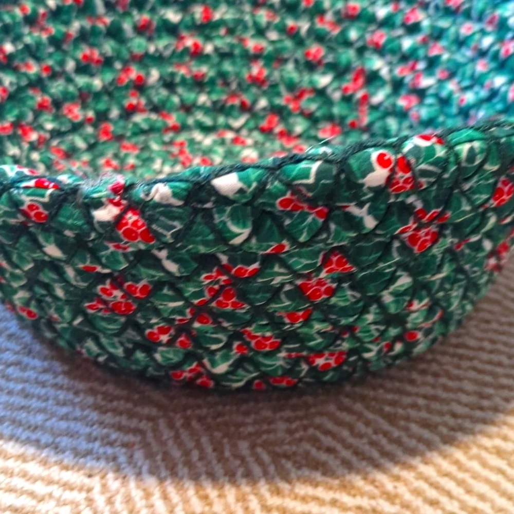 Vintage Handmade Fabric Christmas Holly Basket Plant Pot Cover Red Green - Picture 2 of 5